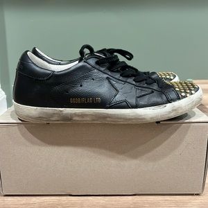 Golden Goose superstar size 40